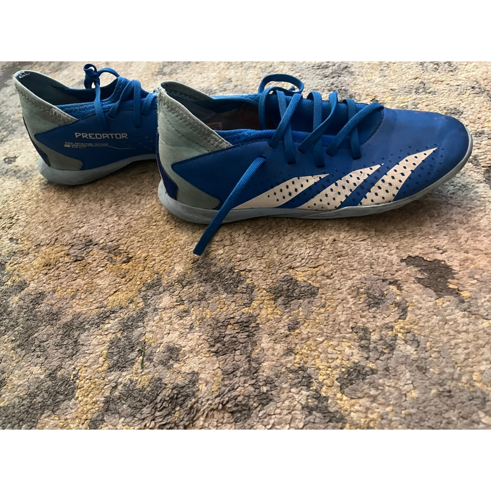 Adidas predator turf shoes size 5